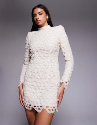 ASOS LUXE - Hochgeschlossenes Minikleid in Elfenbein mit Perlenverzierung und Lasercut-Lochmuster-Weiß