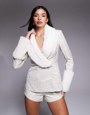 ASOS LUXE - Jacquard-Blazer in Cremeweiß mit Kunstpelzbesatz, Kombiteil