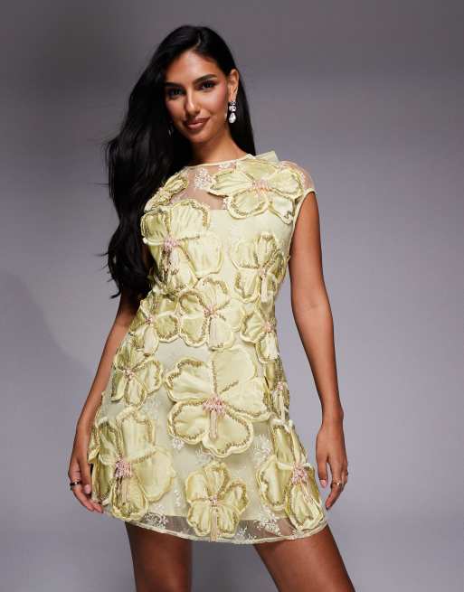 ASOS LUXE - Kanten mini-jurk met 3D-bloemen en parels in geel, 4 van 4