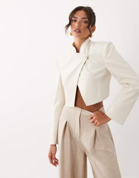 ASOS LUXE – Kastige Cropped-Fit-Jacke in Cremeweiß mit 80s Wickeldesign vorne - view 1