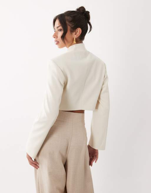 ASOS LUXE – Kastige Cropped-Fit-Jacke in Cremeweiß mit 80s Wickeldesign vorne, 4 von 4