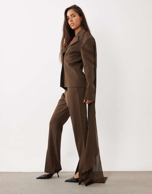 ASOS LUXE – Set in Schokobraun, aus Blazer mit drapiertem Schaldetail und Zigarettenhose, 3 von 3