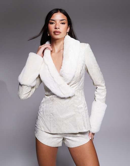 ASOS LUXE – Krämvit, jacquardvävd kavaj med fuskpälskanter, del av set