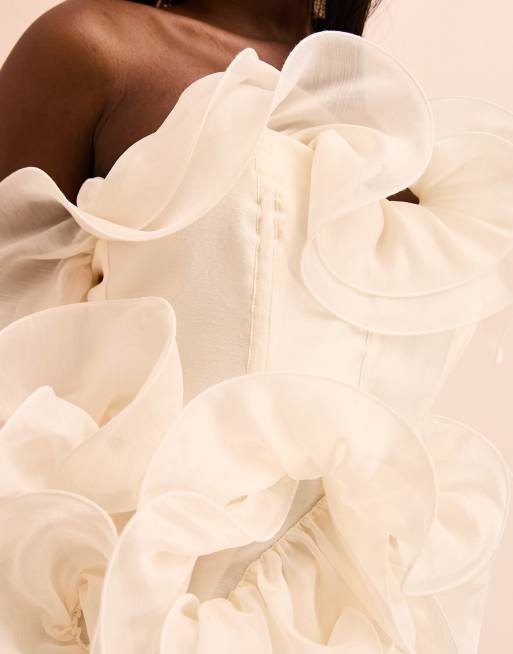 ASOS LUXE – Krämvit miniklänning med bandeau-ringning och volanger i organza, 2 av 4