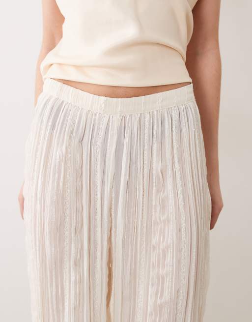 ASOS Luxe – Kremowe spodnie alladynki w stylu boho z falbankami i ściągaczami, 3 z 5