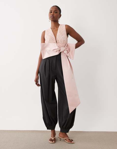 ASOS LUXE – Kurz geschnittenes Satin-Oberteil in Hellrosa mit tiefem Ausschnitt und Schleife - view 1