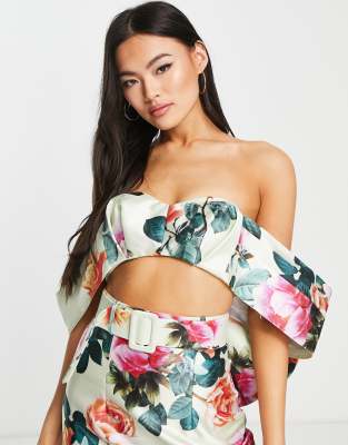 ASOS LUXE - Kurzes Oberteil aus Satin mit Carmen-Ausschnitt, Schleife und Blumenmuster-Bunt