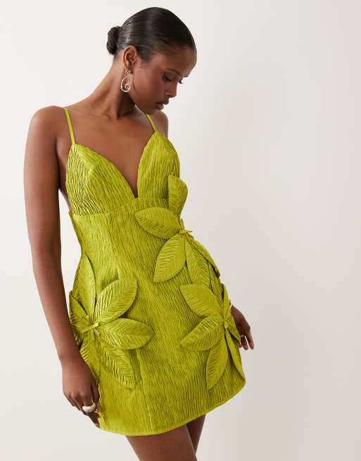 ASOS LUXE – Limegrön miniklänning med smala axelband och 3D-blommor, 2 av 4