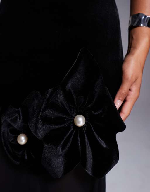 ASOS LUXE - Maxi jurk van fluweel met blote schouder en corsages in zwart, 3 van 4