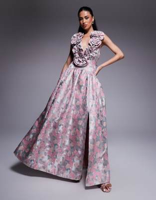 ASOS LUXE - Maxikleid aus Jacquard mit Blümchenmuster, tief angesetzter Taille und Ansteckblume-Rosa