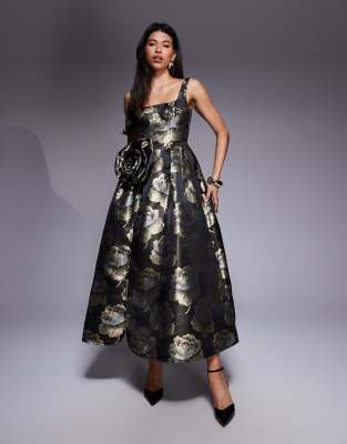 ASOS LUXE - Maxikleid in Schwarz und Goldoptik mit 3D-Blumenapplikation und Jacquard-Blumenmuster-Bunt