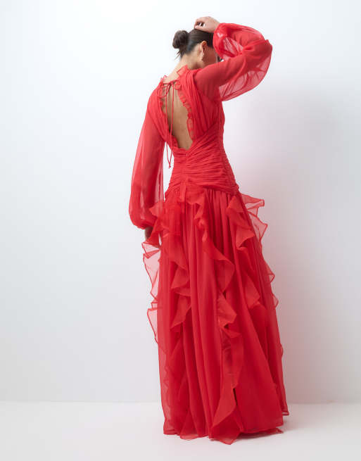 ASOS LUXE Maxikleid mit Raffungen, langen Ärmeln und Wasserfall-Detail in Rot, 2 von 5