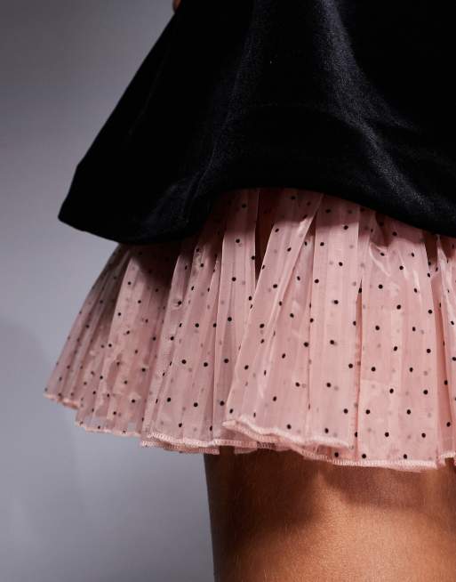 ASOS LUXE - Mini-bardotjurk van fluweel van geplooid dobby organza in zwart, 3 van 4