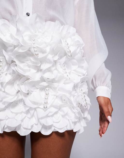 ASOS LUXE - Mini-jupe à volants avec fleurs en 3D et pendants à perles - Blanc, 5 de 5