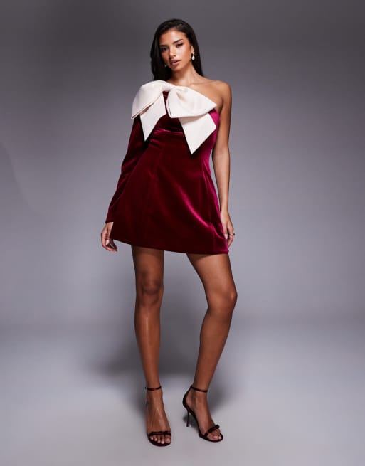 ASOS LUXE - Mini jurk van fluweel met blote schouder en strikjes in bordeauxrood, 4 van 4