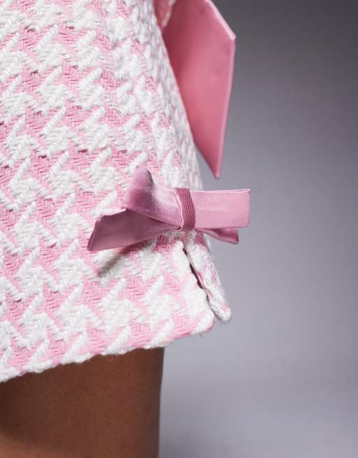 ASOS LUXE – Mini-Shorts aus Bouclé-Stoff mit rosa-weißem Vichy-Karomuster, Kombiteil, 3 von 5