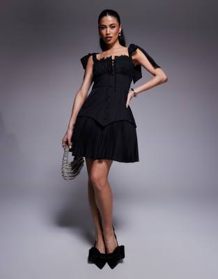 ASOS LUXE - Minikleid aus Baumwoll-Popeline in Schwarz mit gerafftem Dekolleté und plissiertem Rock