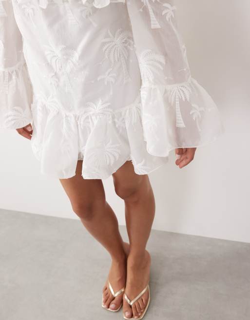 ASOS LUXE – Minikleid in Cremeweiß mit Carmen-Ausschnitt und Palmenstickerei, 2 von 4
