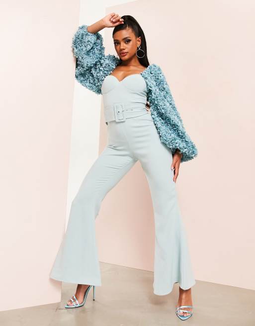 ASOS Luxe – Niebieski kombinezon z kwiatami 3D na rękawach i paskiem