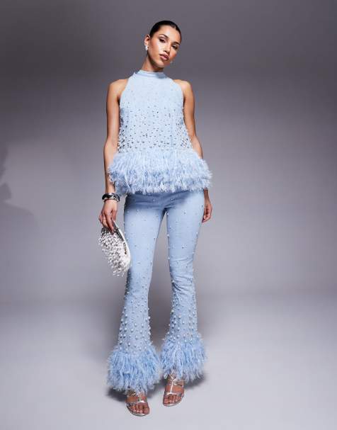ASOS Luxe – Niebieski zestaw jeansowy z topem ze zdobioną perełkami kokardką na plecach i jeansami z perełkami i sztucznymi piórkami - view 1