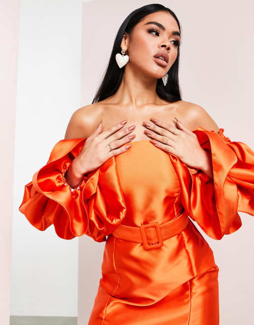 ASOS LUXE – Orange miniklänning med skärp och dramatiska ärmar i strukturerad satin, 3 av 4