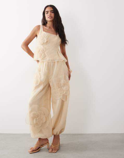 ASOS LUXE - Pantalones color albaricoque de corte globo con detalle de flor (parte de un conjunto) - view 1