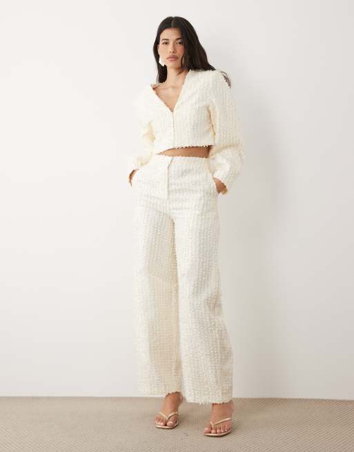 ASOS LUXE - Pantaloni bombati in bouclé color crema in coordinato