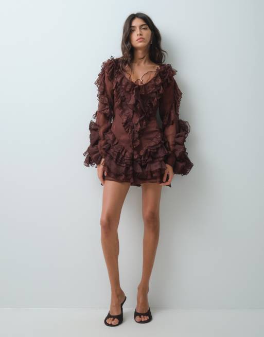 ASOS LUXE Playsuit aus Spitze mit langen Ärmeln und Rüschen in Schokobraun, 5 von 5