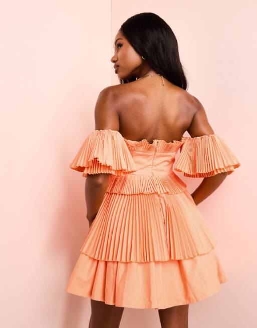 ASOS LUXE Plissiertes tragerloses Mini Skater Kleid aus Baumwoll Popeline in Apricot ASOS