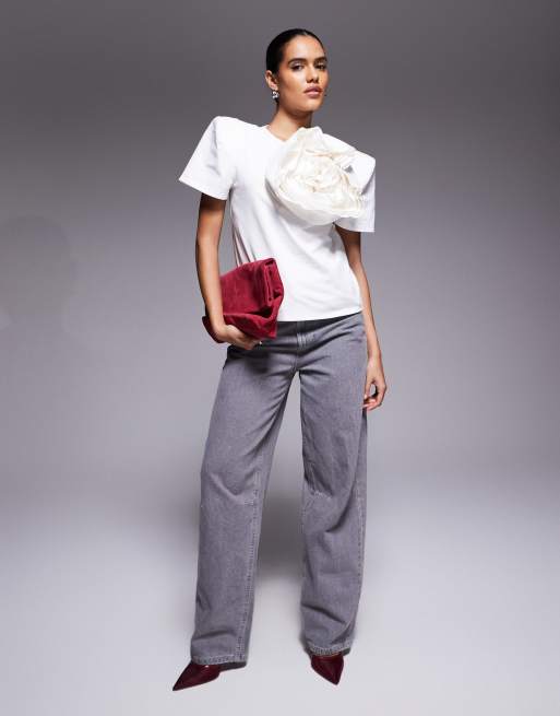 ASOS LUXE - Premium - T-shirt met corsage in wit, 2 van 4