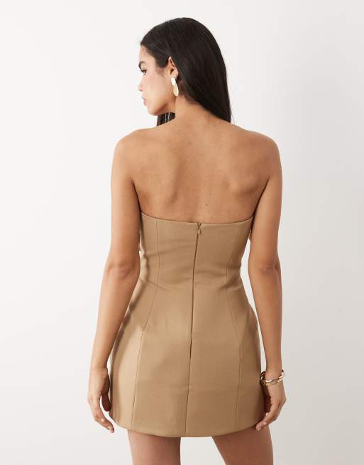 ASOS LUXE - Robe bandeau courte et ajustée avec grosse fleur - Fauve, 4 de 4