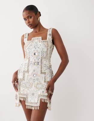 ASOS LUXE - Robe courte à imprimé mosaïque avec ornements sur l'ensemble - Blanc