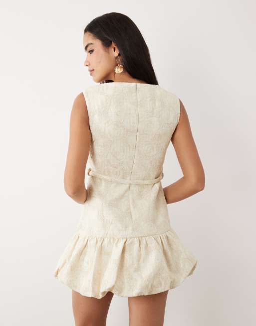 ASOS LUXE - Robe courte ajustée en jacquard avec ceinture et ourlet à basque - Crème, 4 de 4