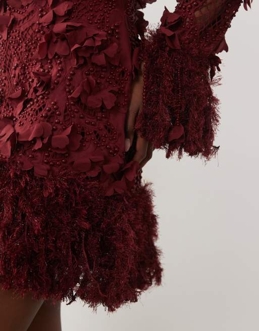 ASOS LUXE - Robe courte en broderie anglaise avec fleurs 3D et plumes synthétiques - Bordeaux, 4 de 4