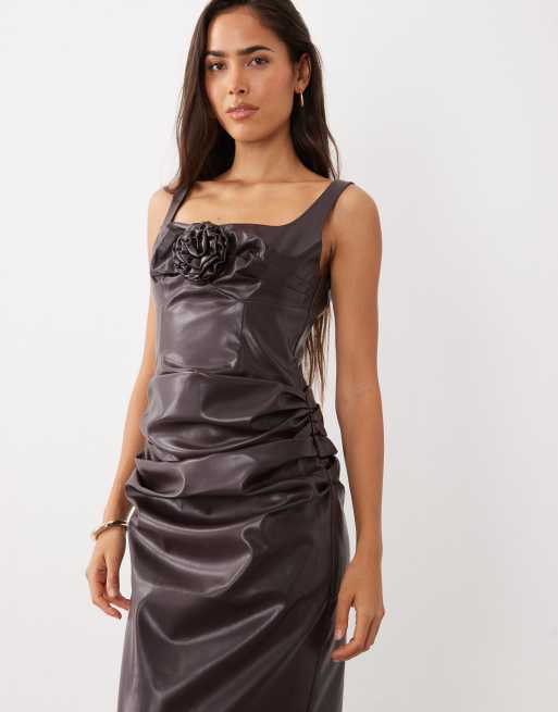 ASOS LUXE robe midi en PU avec corsage et jupe drapée prune, 2 de 4
