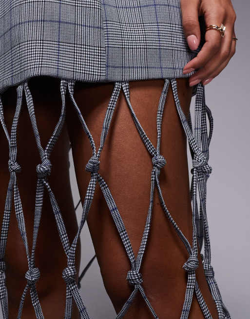 ASOS LUXE – Rutig, figursydd miniklänning med bandeau-ringning och makraméfransar, 4 av 4