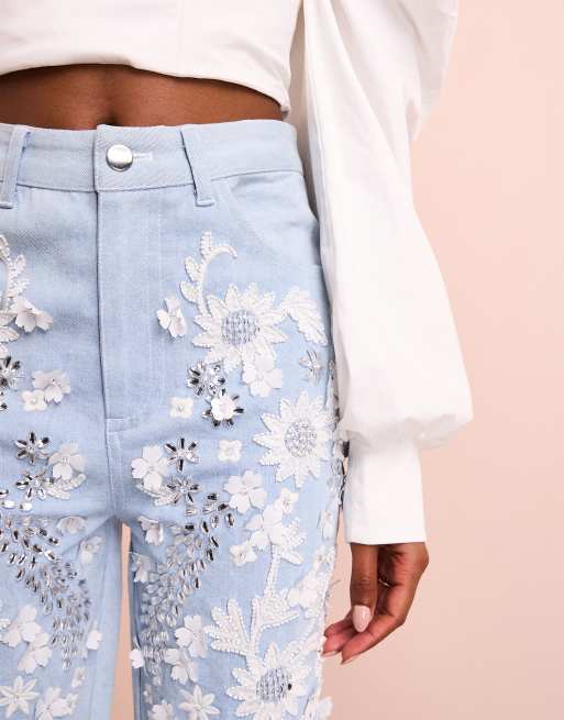 ASOS LUXE – Schlagjeans in mittelblauer Waschung mit weißer Schmucksteinverzierung, 2 von 5