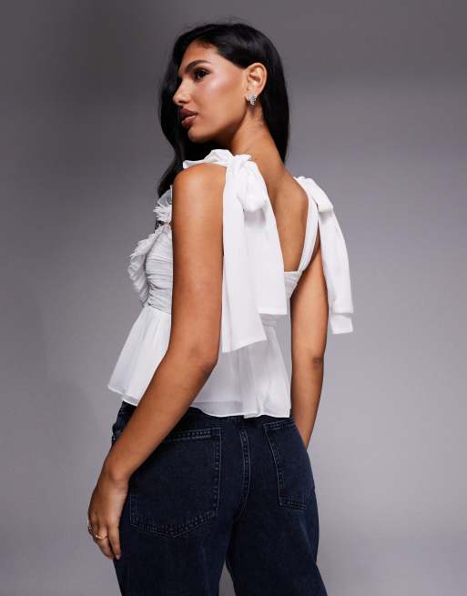 ASOS LUXE – Schößchenoberteil in Weiß mit Herzverzierung und Schleifendetail an der Schulter, 4 von 4