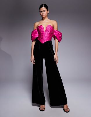 ASOS LUXE - Schulterfreier Jumpsuit aus Satin und Samt in Schwarz