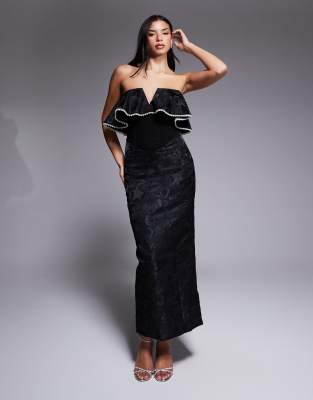 ASOS LUXE - Schulterfreies Jacquard-Maxikleid in Schwarz mit Perlenbesatz