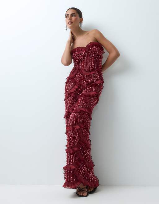 ASOS LUXE schulterfreies Maxikleid mit Schmucksteinbesatz und Bogenkantensaum in Burgunderrot, 3 von 5