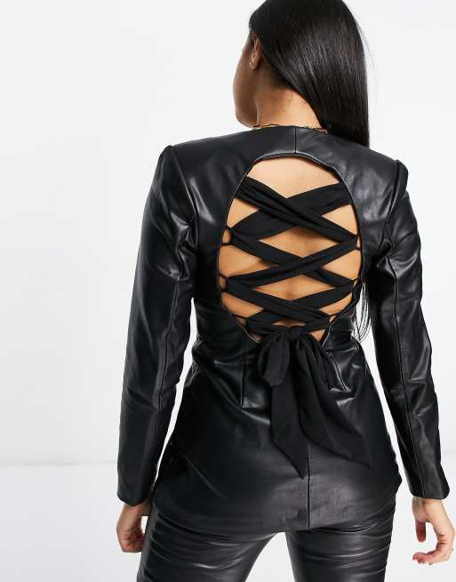 ASOS LUXE – Schwarzer Blazer in Lederoptik mit Schnürdesign hinten