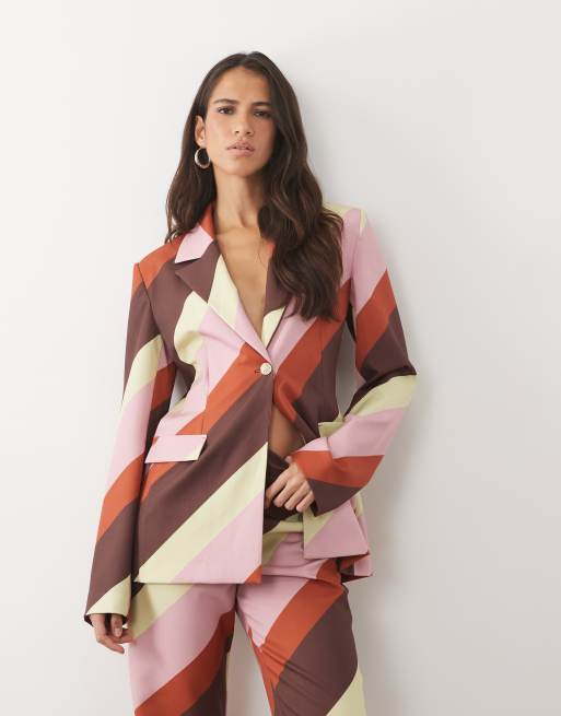 ASOS LUXE – Bredrandigt set med figursydd kavaj och kostymbyxor, 3 av 3