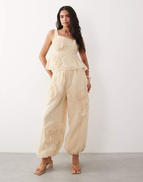 ASOS LUXE – Set in Apricot mit kurzem Schößchenoberteil und Ballonhose mit Blumendetail - view 1