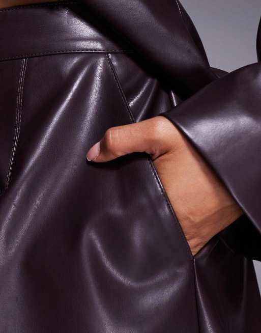 ASOS LUXE – Shorts aus Kunstleder in Schokobraun mit Spitzenborte, Kombiteil, 3 von 5