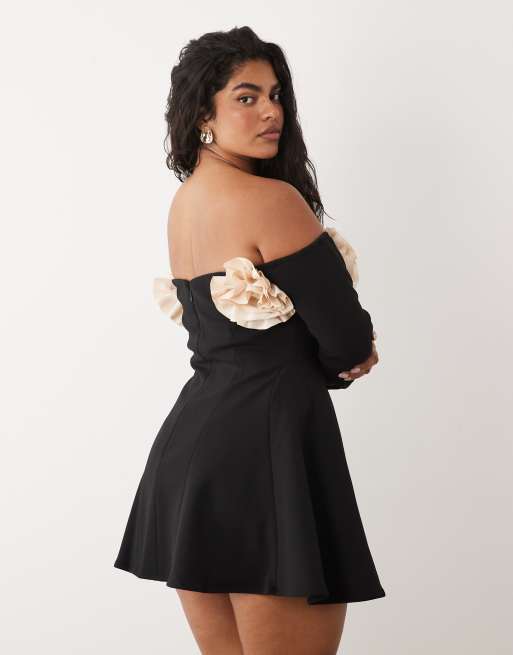 ASOS LUXE - Sort mini-skaterkjole med bardot-snit og pyntebuket, 3 af 4