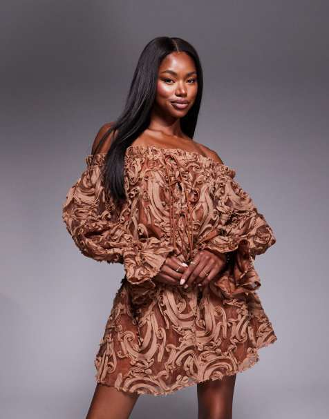 ASOS LUXE – Strukturiertes, schulterfreies Oversize-Minikleid in Schokobraun mit tiefer Taille - view 1