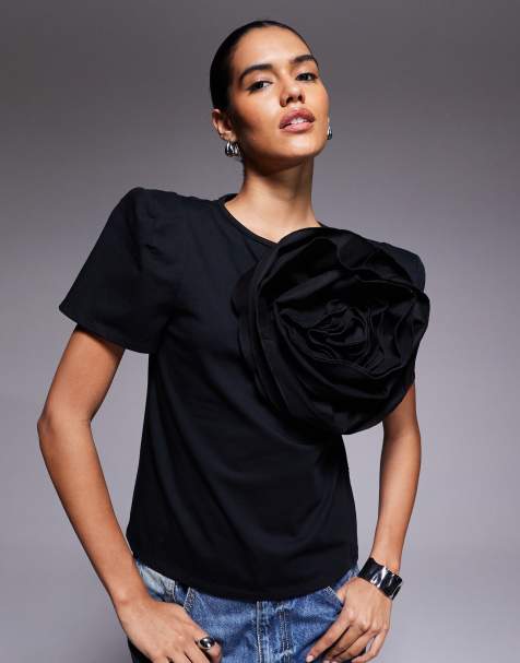 ASOS LUXE – T-Shirt aus hochwertigem Material in Schwarz mit Blumenapplikation - view 1