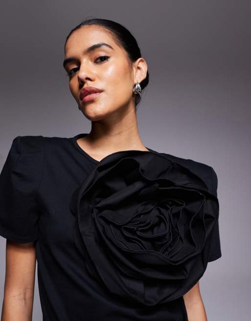 ASOS LUXE – T-Shirt aus hochwertigem Material in Schwarz mit Blumenapplikation, 4 von 4