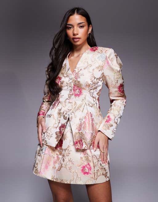 ASOS Luxe – Biały zestaw w żakardowy kwiatowy wzór: taliowana marynarka z obszernymi ramionami i spódnica mini, 2 z 3